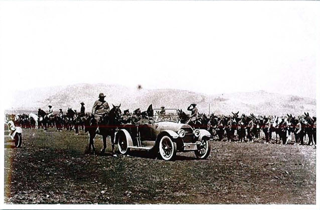 Parada militar con Primo de Rivera y Sanjurjo, tras la victoria de Alhucemas en 1925